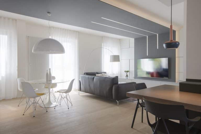 Ristrutturazione soggiorno moderno e minimal, con illuminazione a soffitto, a Milano realizzata da Creo Casa Milano
