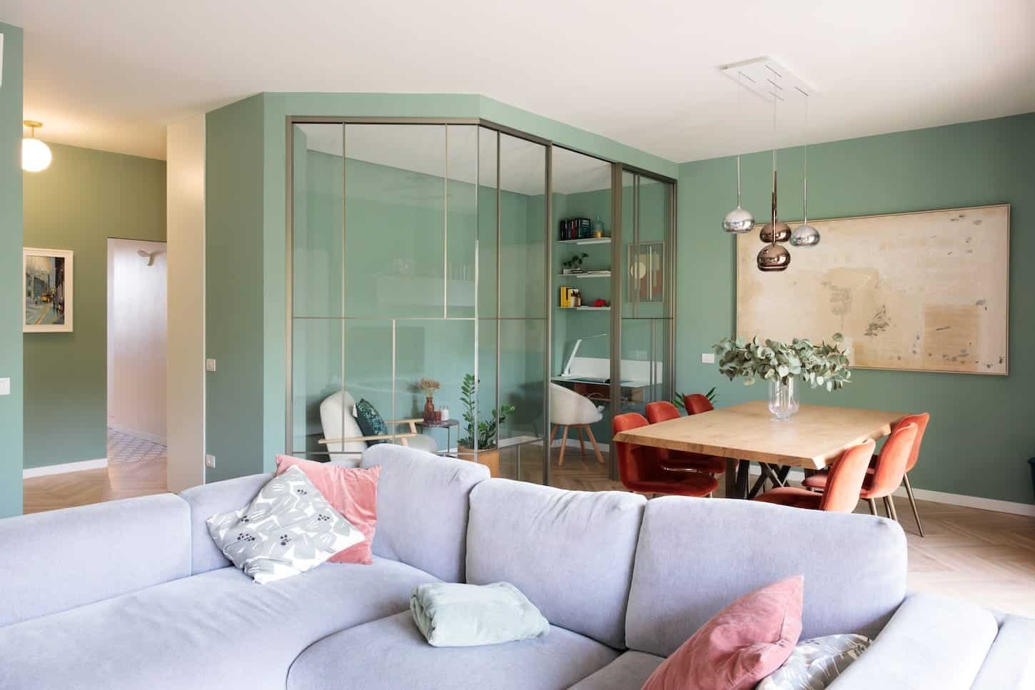 Ristrutturazione casa soggiorno a Milano con zona Smart Working in vetro - realizzata da Creo Casa Milano
