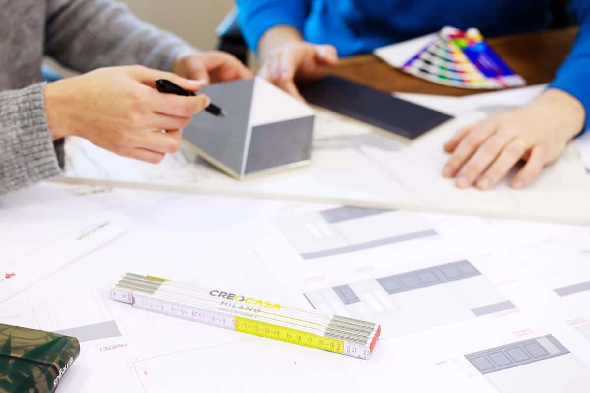 Esperti Creo Casa che progettano una ristrutturazione casa chiavi in mano con palette colori, materiali e planimetrie